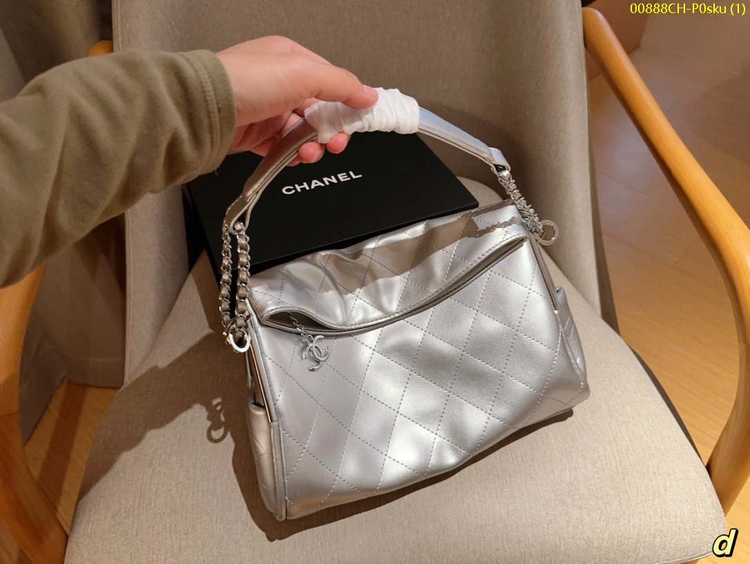 Chanel Vintage hobo  Size 30cm