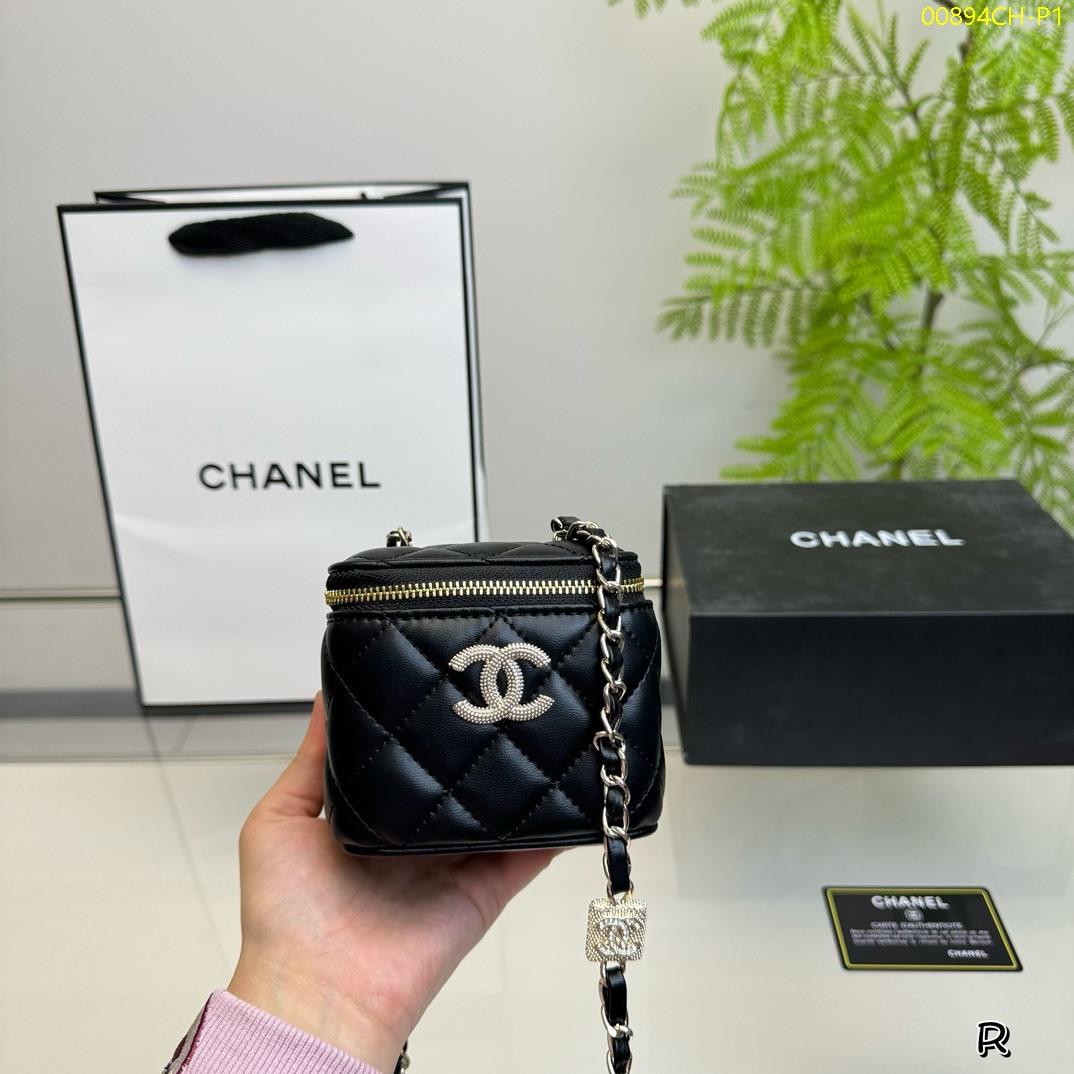 Chanel cosmetic case bag, Size: Small 10*9