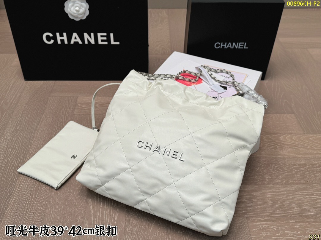 Chanel 22bag size: 39*42cm (medium)