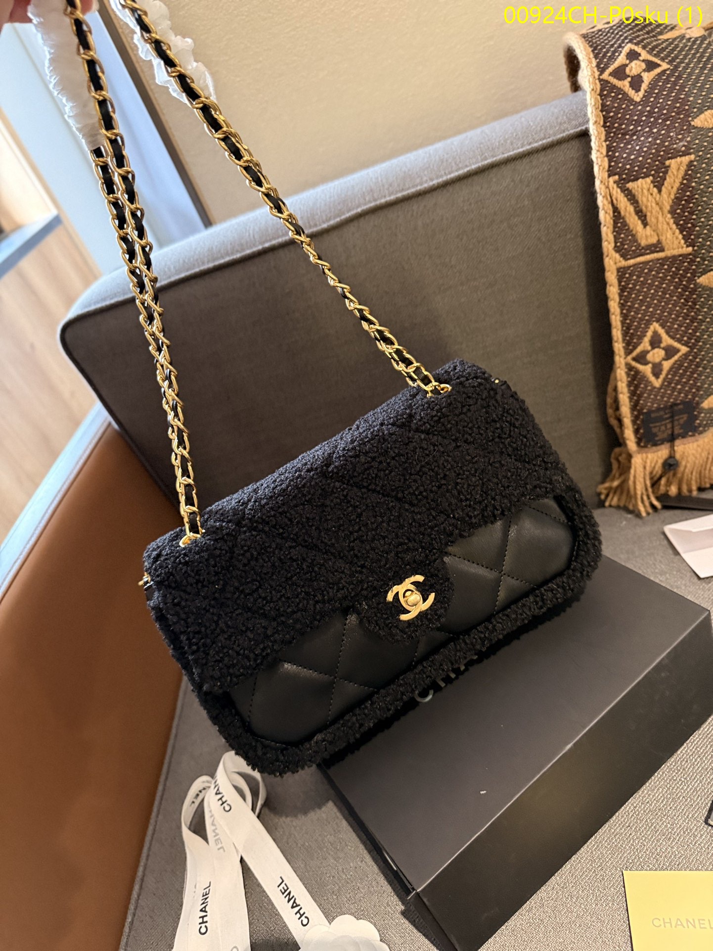 Chanel 24k teddy lambskin cf size 25cm