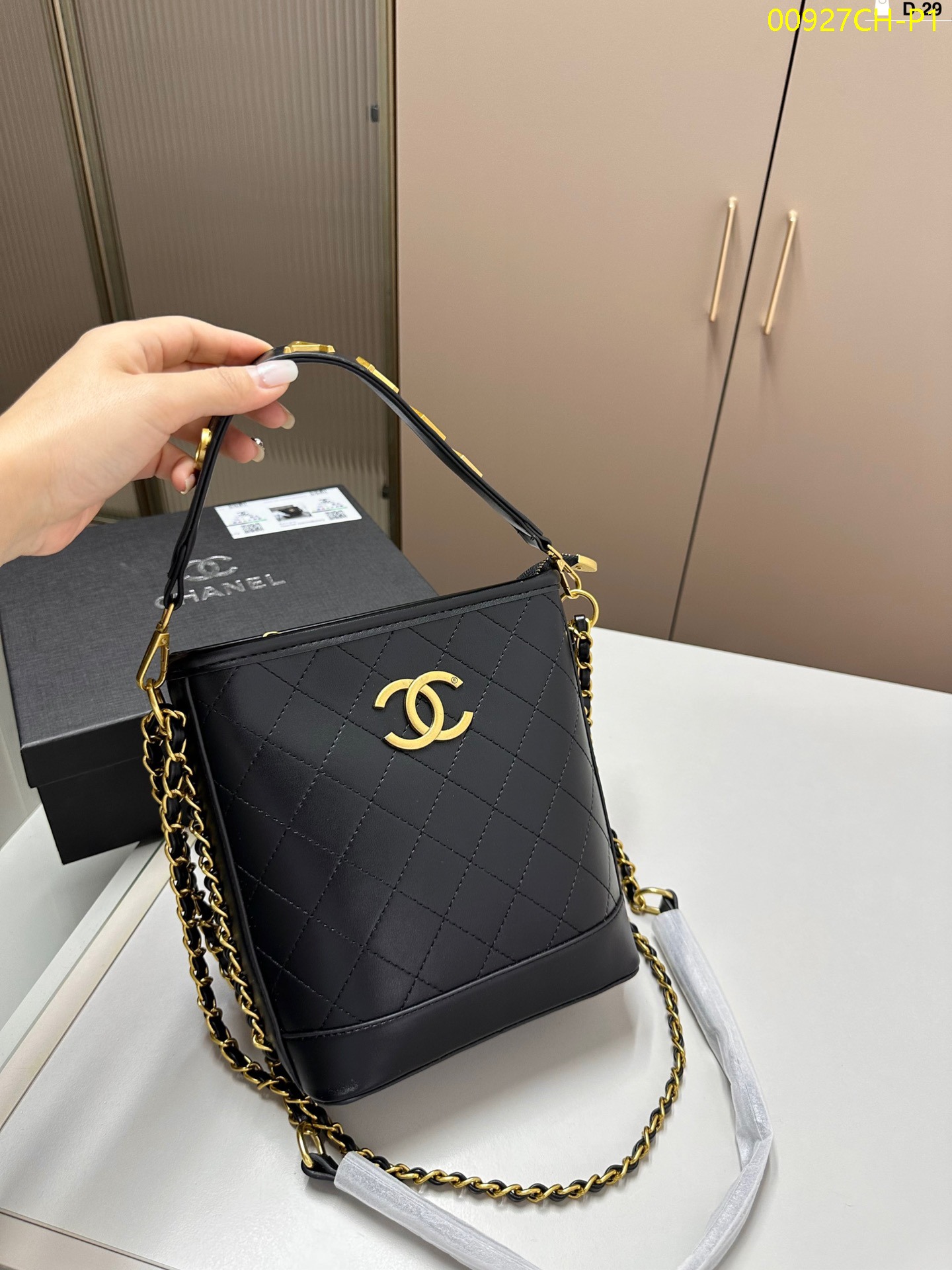 Chanel bucket bag, size 18*9*22cm