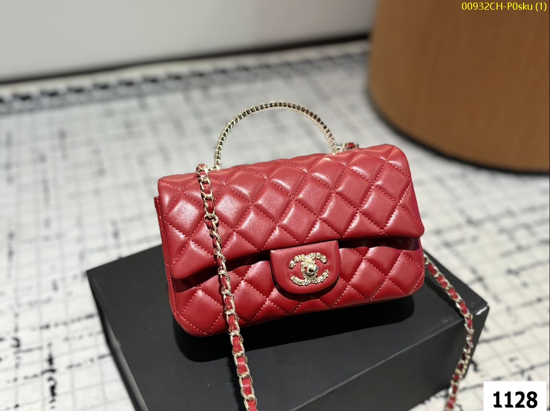 CHANEL Crossbody Bag Size 20*12cm