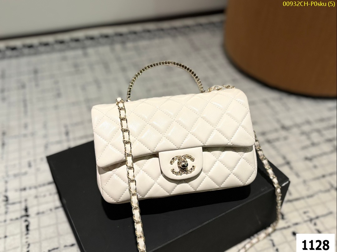 CHANEL Crossbody Bag Size 20*12cm