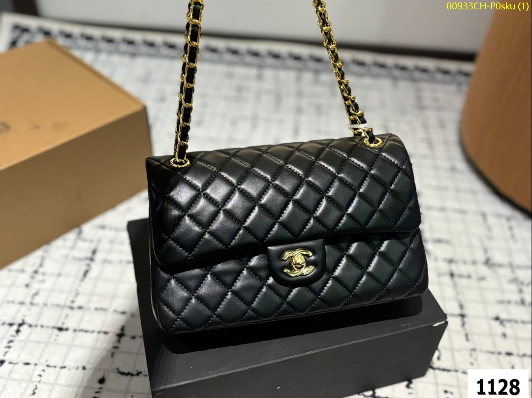 CHANEL Crossbody Bag Size 26*15cm