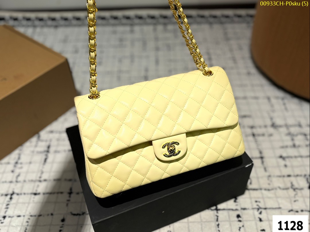 CHANEL Crossbody Bag Size 26*15cm