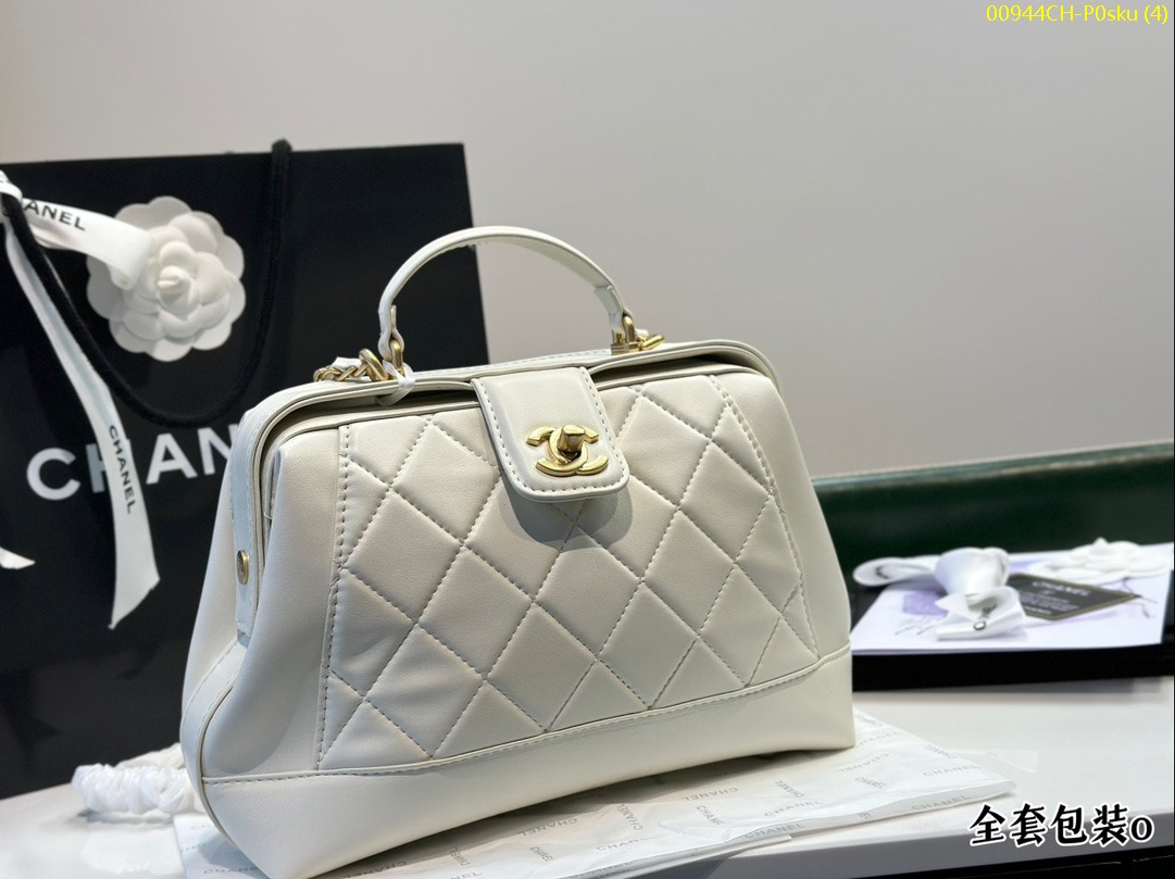 Chanel Size 23*17cm