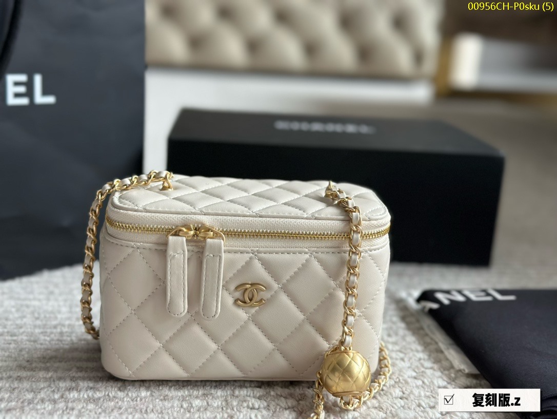 Chanel Gold Ball Small Box Lambskin Size: 16*10cm