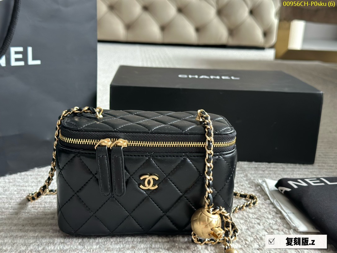 Chanel Gold Ball Small Box Lambskin Size: 16*10cm