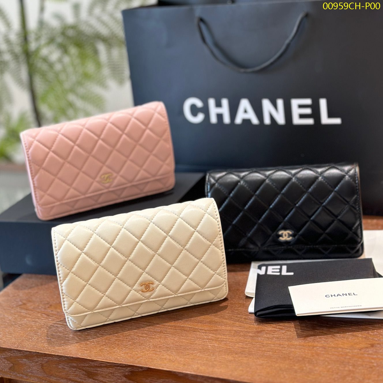 Chanel WOc sheepskin pattern 19cm