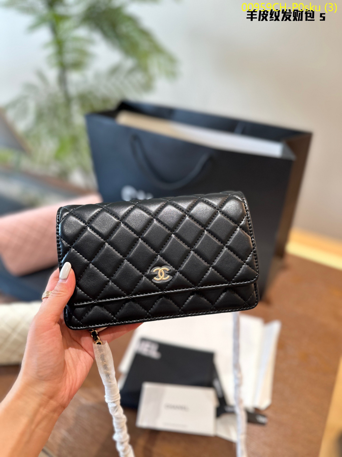 Chanel WOc sheepskin pattern 19cm