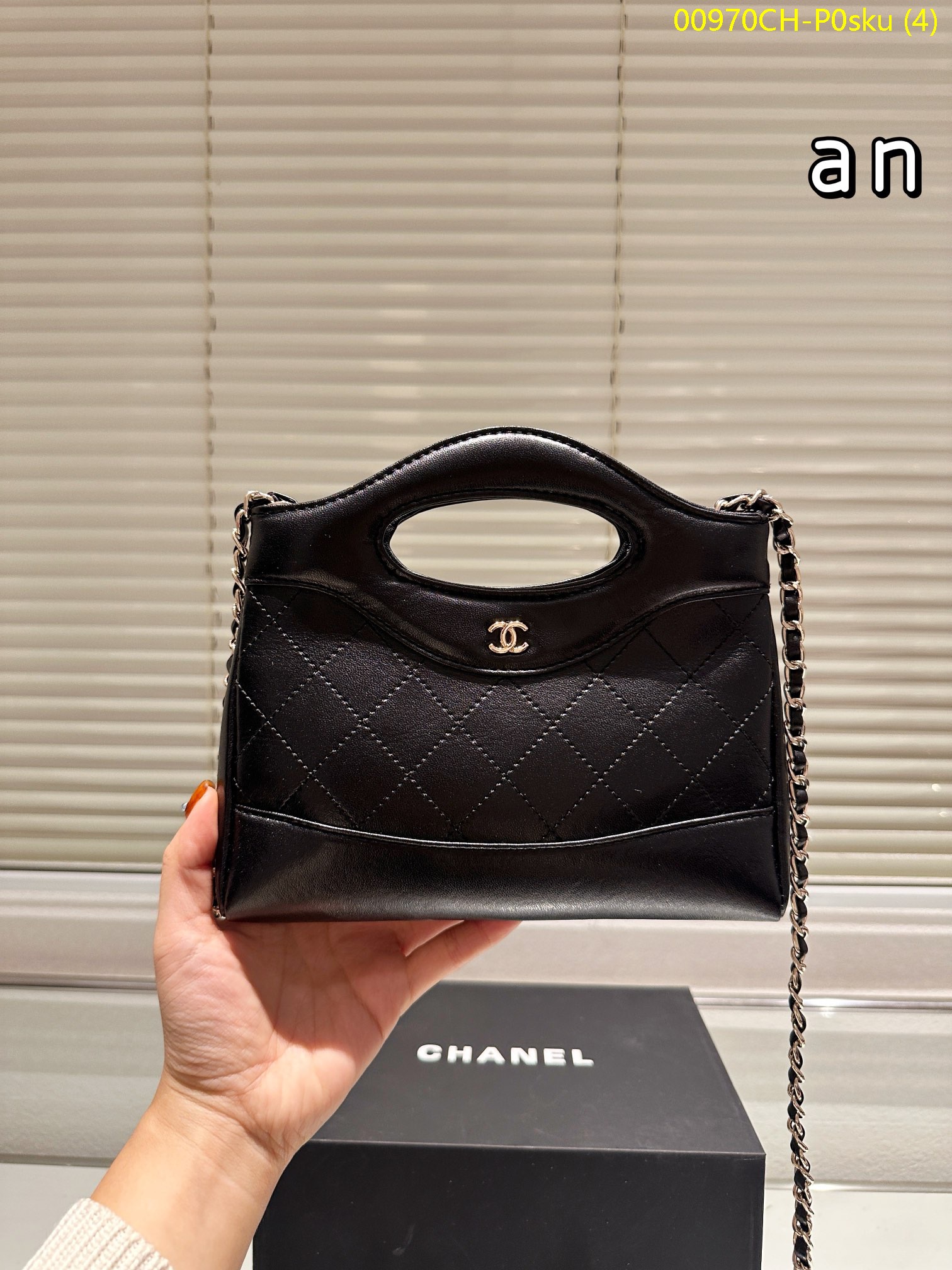 Chanel 23a handbag size: 21*19cm