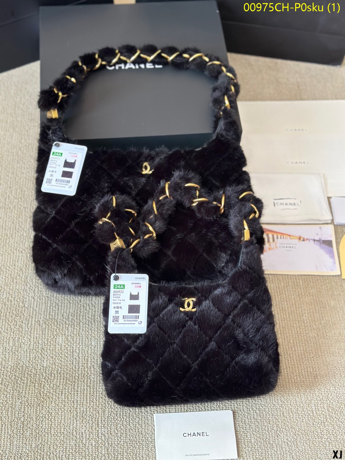 Chanel size:大号30*24cm ,小号20*18cm