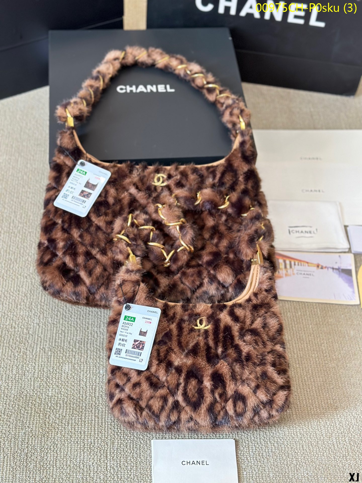 Chanel size:大号30*24cm ,小号20*18cm