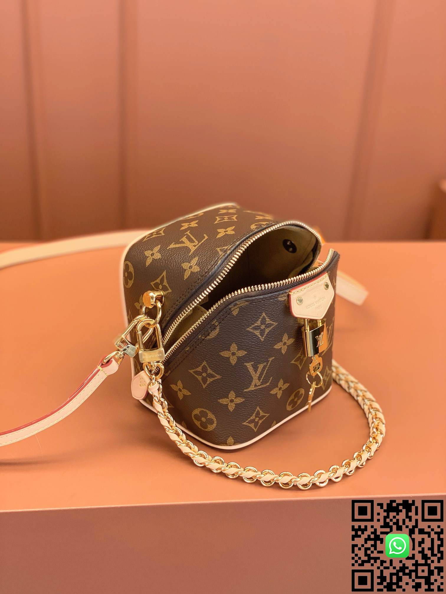 M47096	Louis Vuitton	Just In Case handbag	size:	13x14x11.5cm