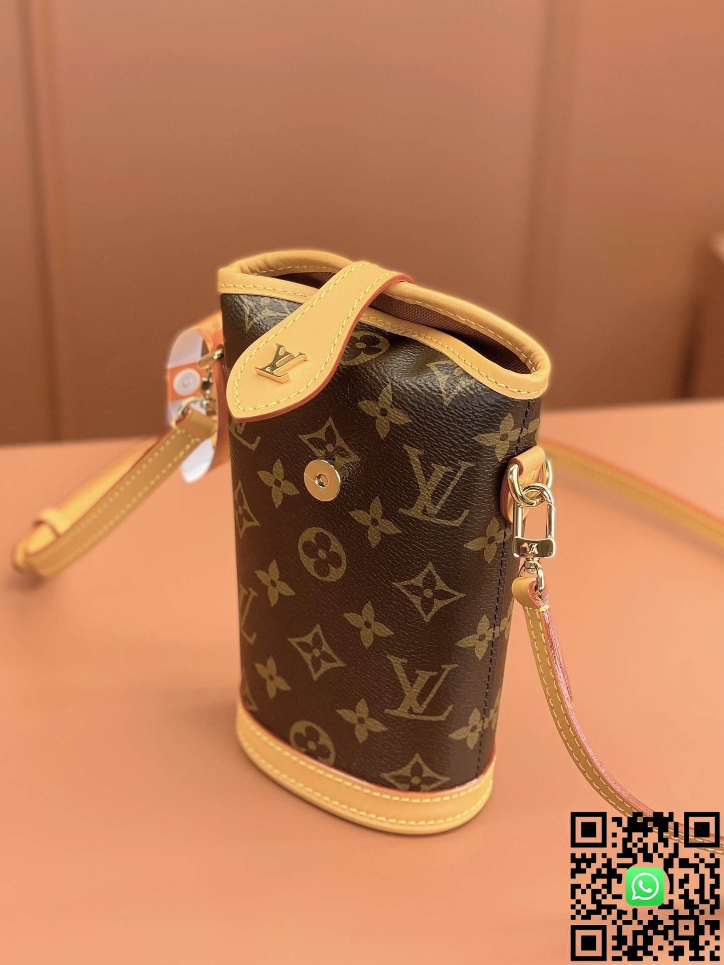 M80874	Louis Vuitton	FOLD ME Handbag size:14.5x18x6.5cm