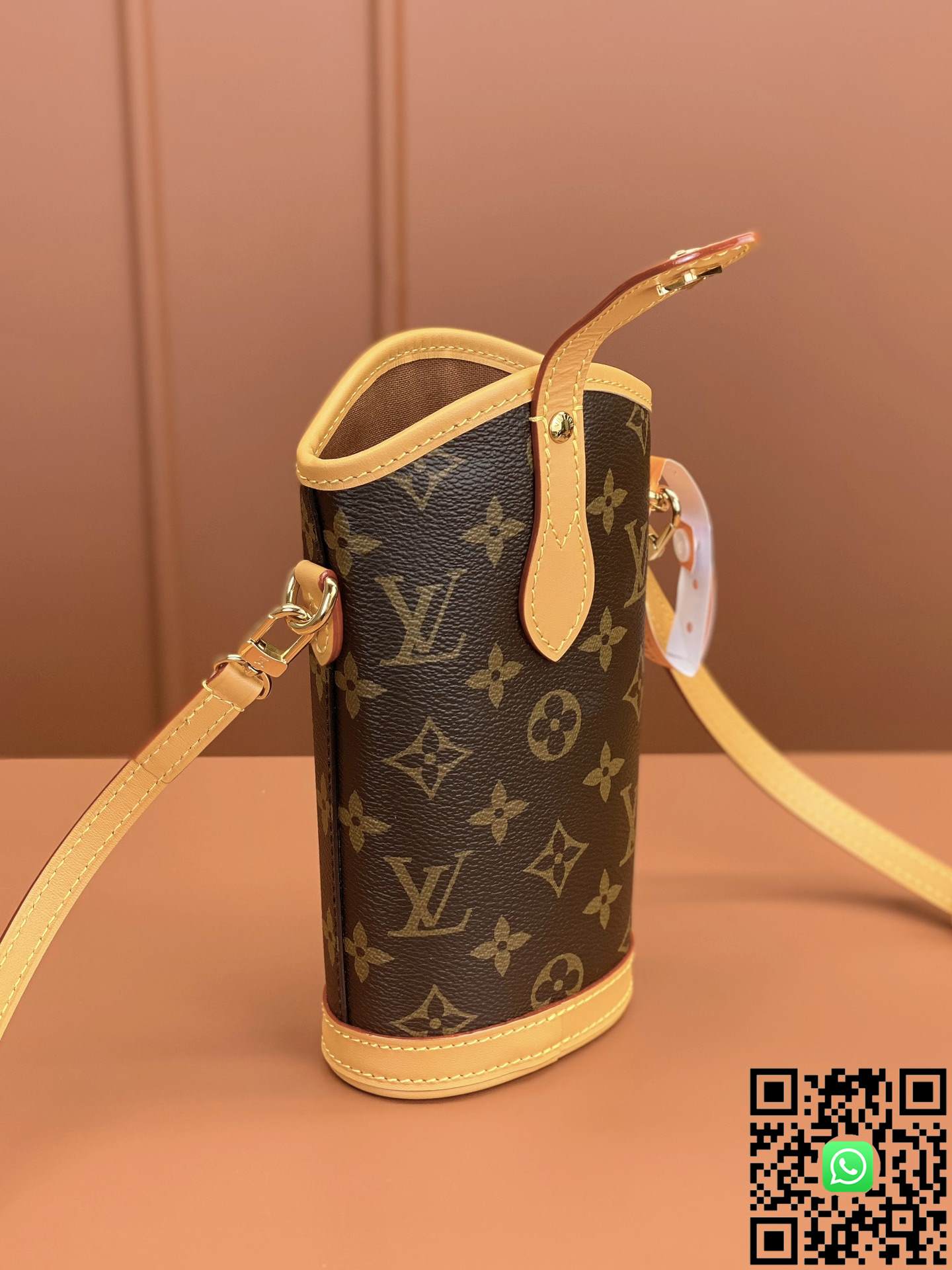 M80874	Louis Vuitton	FOLD ME Handbag size:14.5x18x6.5cm