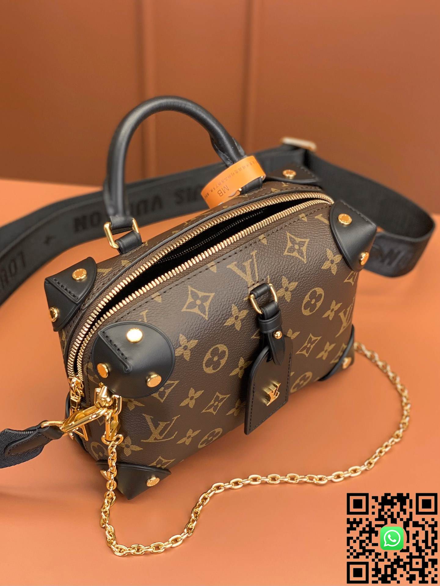 M45571	Louis Vuitton	PETITE MALLE SOUPLE handbag	size:	20x14x7.5cm