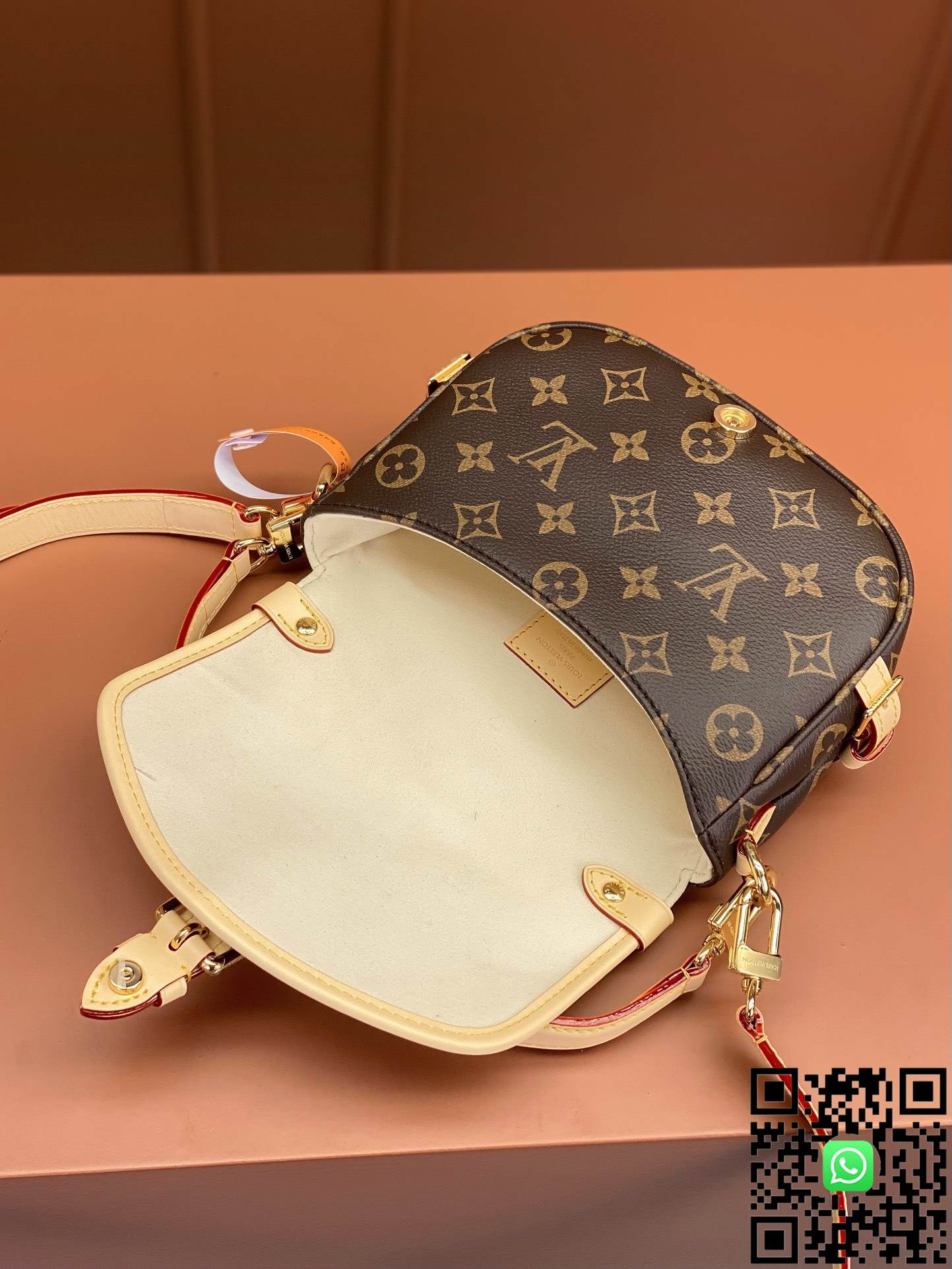 M46740	Louis Vuitton	SAUMUR BB handbag size:20x16x7.5cm 