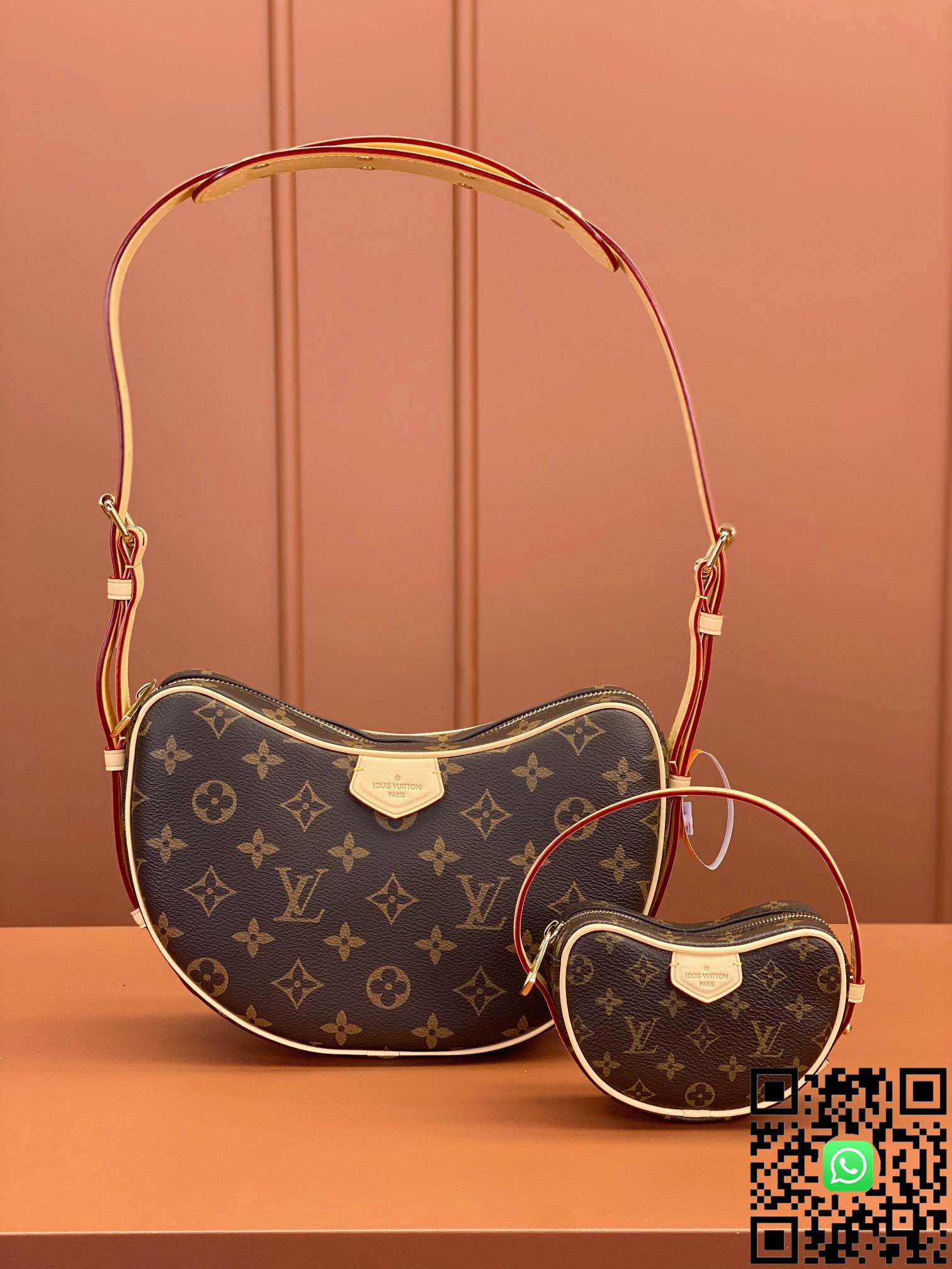 M46828	Louis Vuitton	CROISSANT Medium Handbag	size:	25x15x5cm