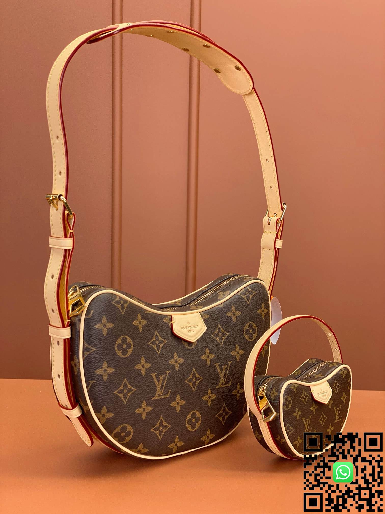 M46828	Louis Vuitton	CROISSANT Medium Handbag	size:	25x15x5cm