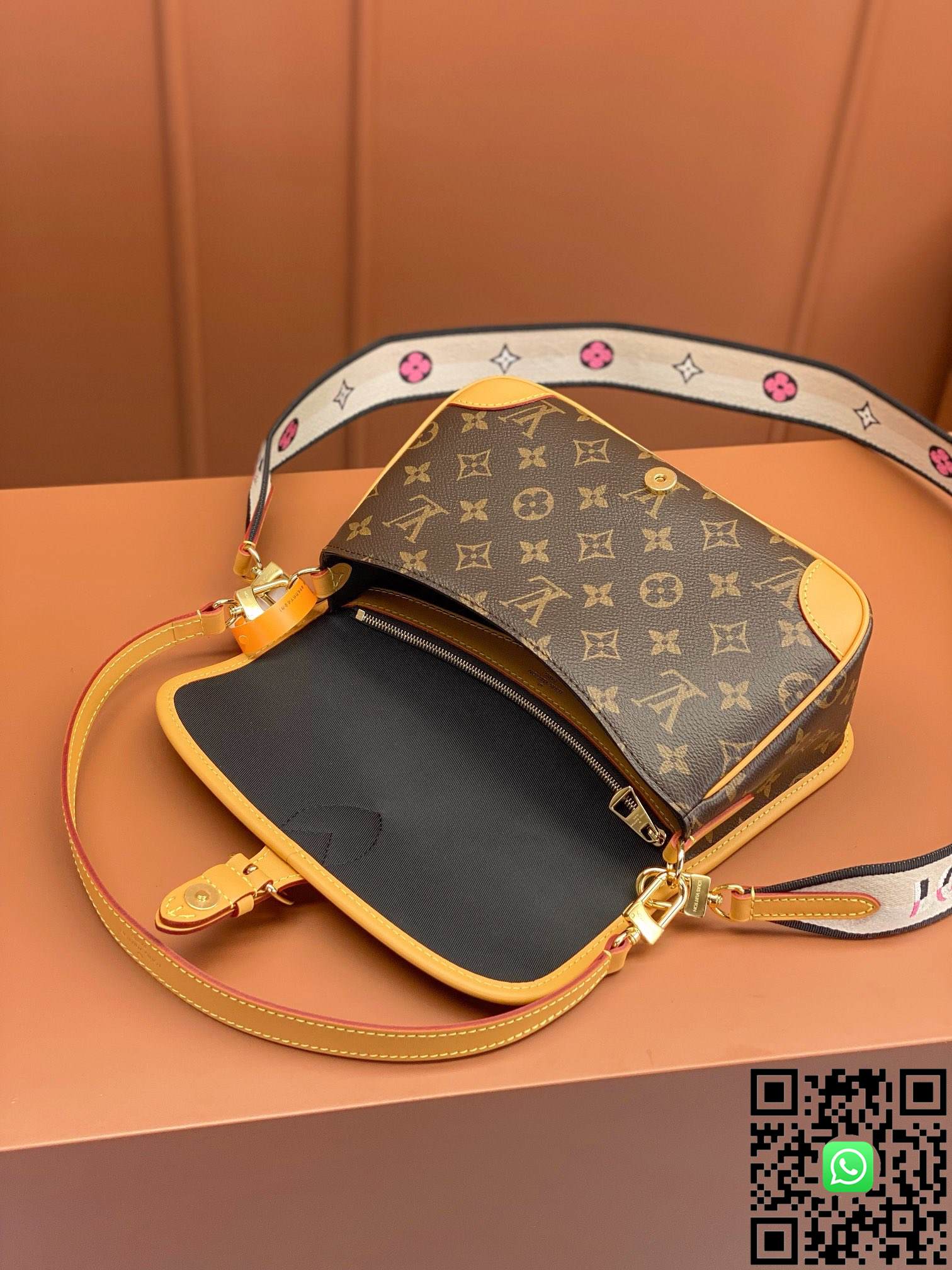 M45985	Louis Vuitton DlANE handbag size:9x15x24cm