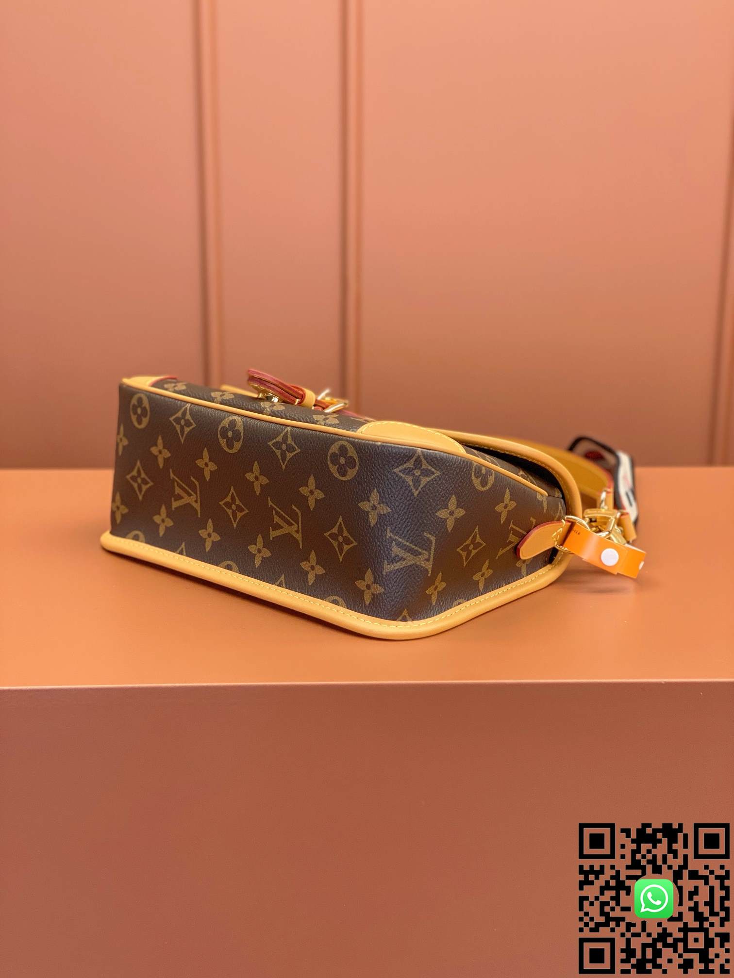 M45985	Louis Vuitton DlANE handbag size:9x15x24cm